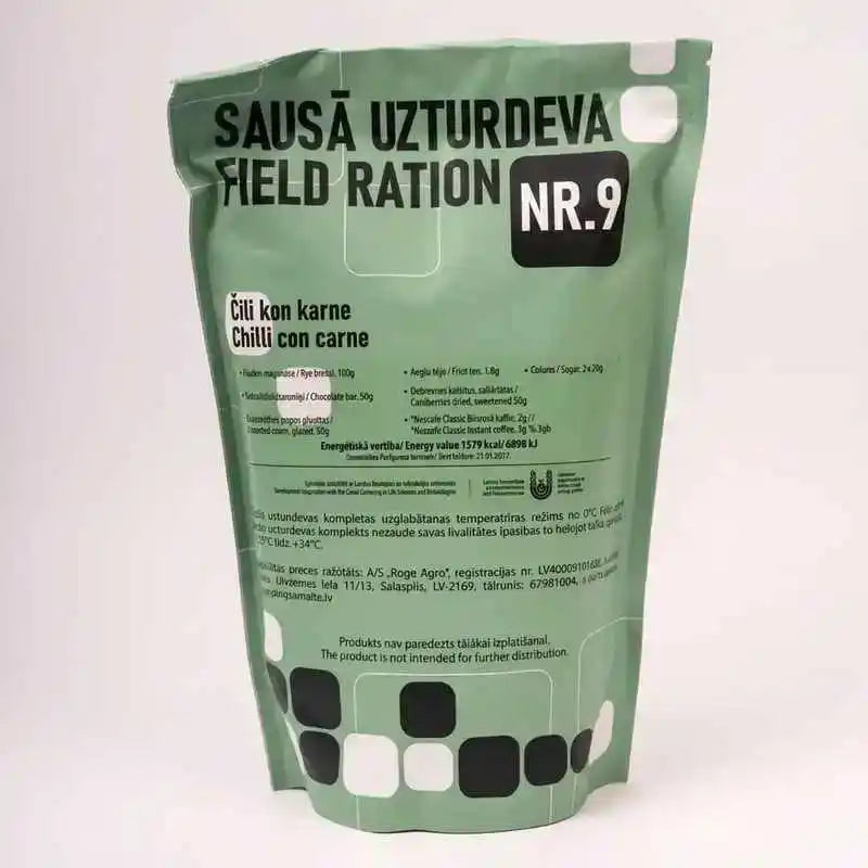 Ración militar en bolsa verde con chili con carne, etiqueta NR.9