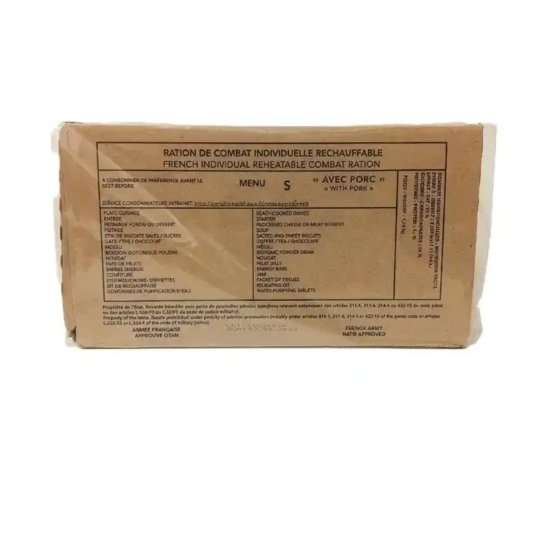 Caja de ración militar con etiqueta MENU S, con cerdo