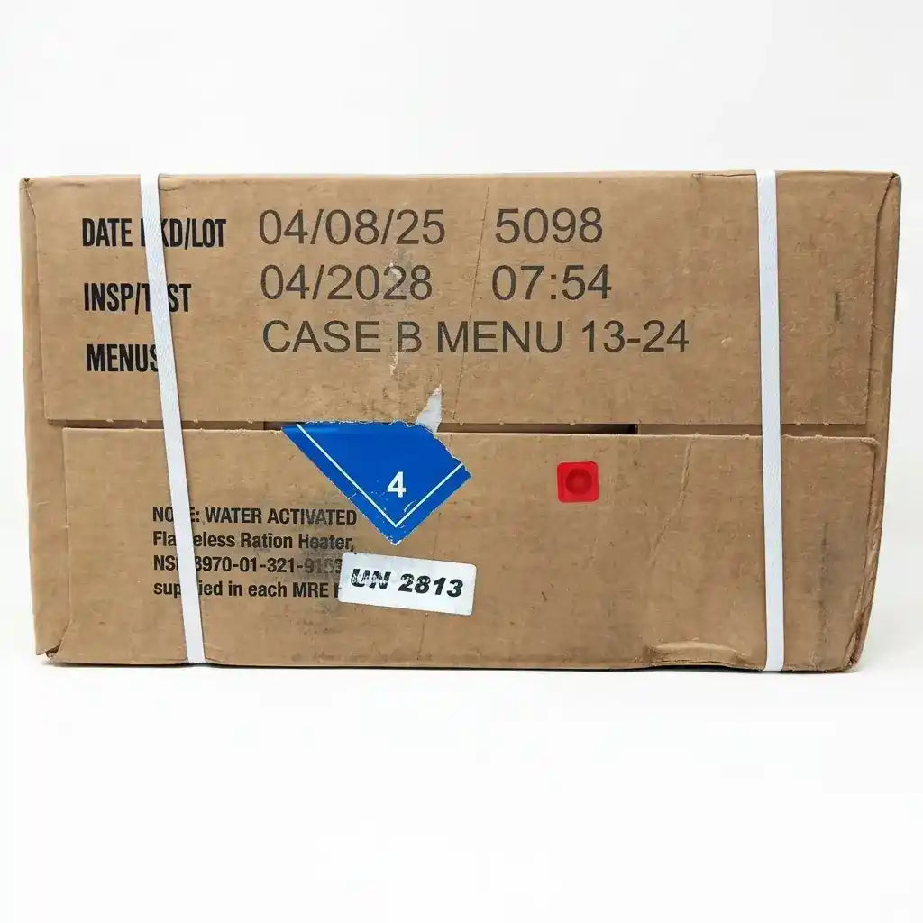 Caja MRE tipo B de cartón marrón con etiquetas y flecha azul frontal