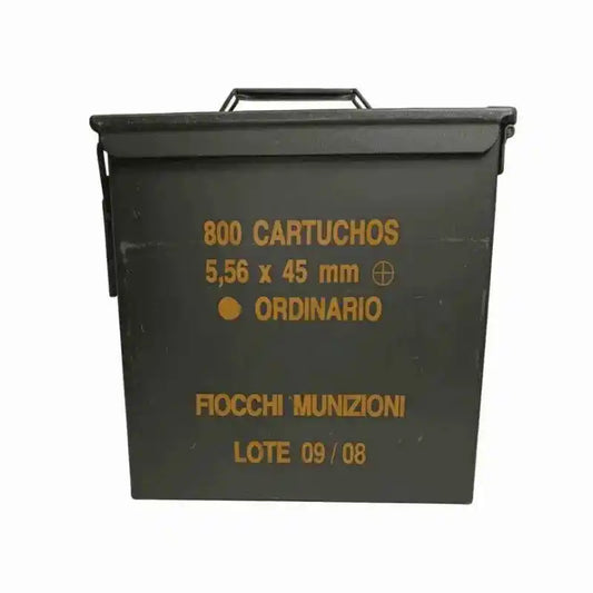 Caja estanca de munición negra con texto 800 cartuchos 5,56 x 45 mm