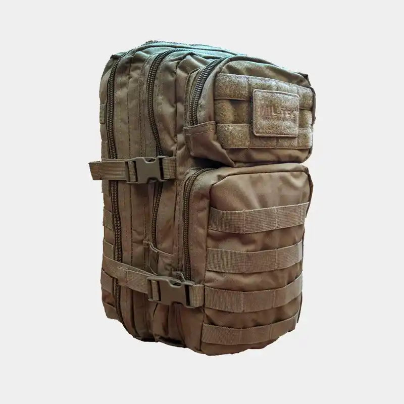Mochila táctica US Assault Mil-Tec de 20 litros con sistema MOLLE exterior en color coyote
