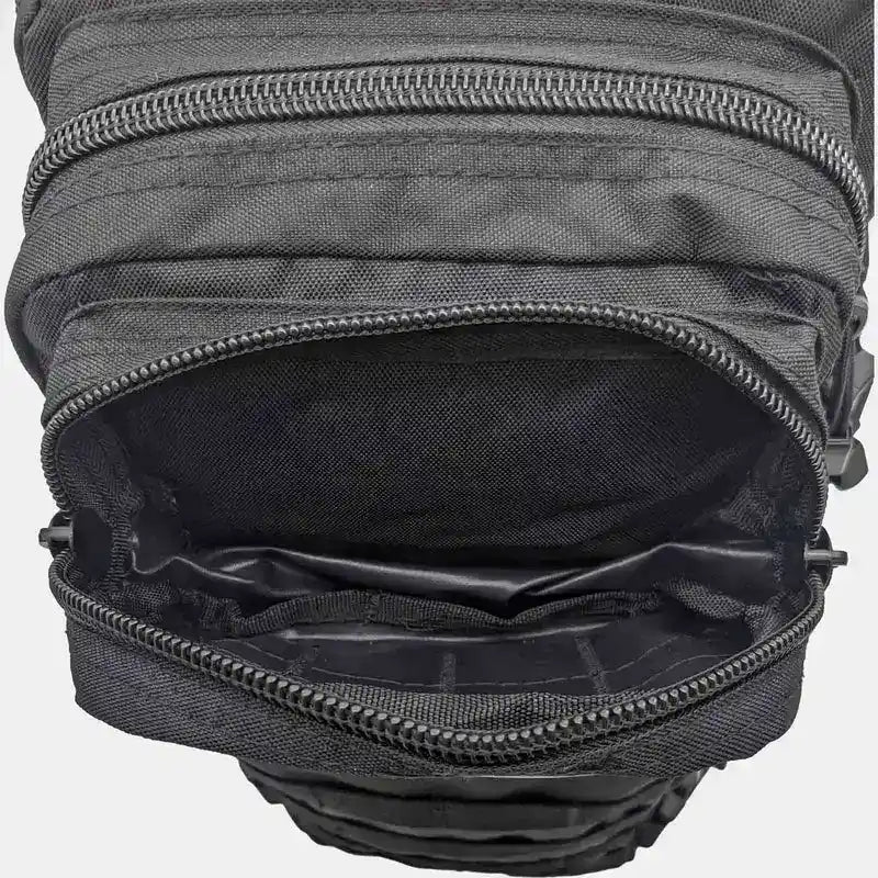 Mochila táctica US Assault Small 20L Mil-Tec detalle de bolsillo frontal superior abierto con organizador