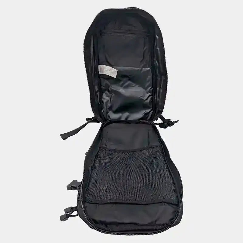 Mochila táctica US Assault Small 20L Mil-Tec abierta completamente con bolsillo interno de malla en negro