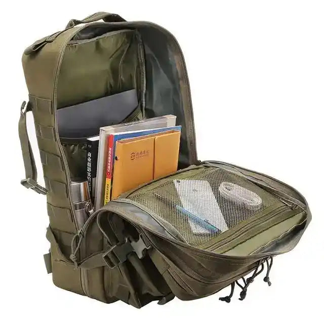 Mochila táctica militar 45L color verde abierta con compartimentos organizadores, sistema MOLLE y gran capacidad de almacenamiento