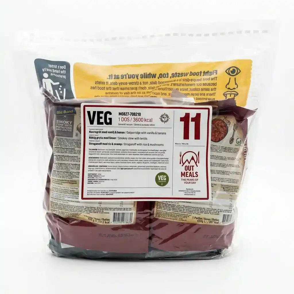 Bolsa de ración MRE sellada con etiqueta No.11 y sello VEG, tonos rojo y oscuro