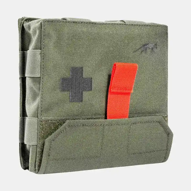 Botiquín IFAK Pouch S MK II de Tasmanian Tiger verde oliva con tirador rojo