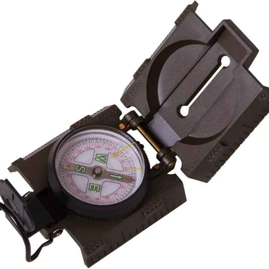 Brújula lensática negra con dial grande y tapa protectora levantada