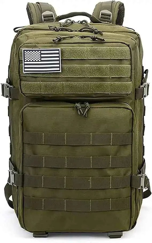 Mochila táctica verde de frente con cierre y bolsillos con velcro