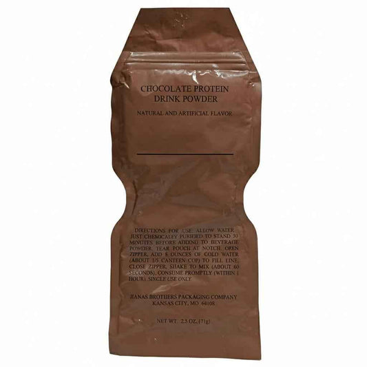 Bolsa de polvo para bebida proteica de chocolate, etiqueta frontal marrón.