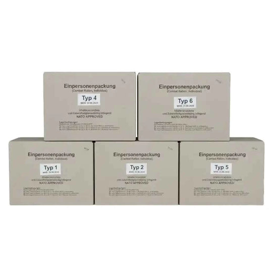 Cajas de ración individual EPA alemanas, tipos 1–4 y 5–6 apiladas
