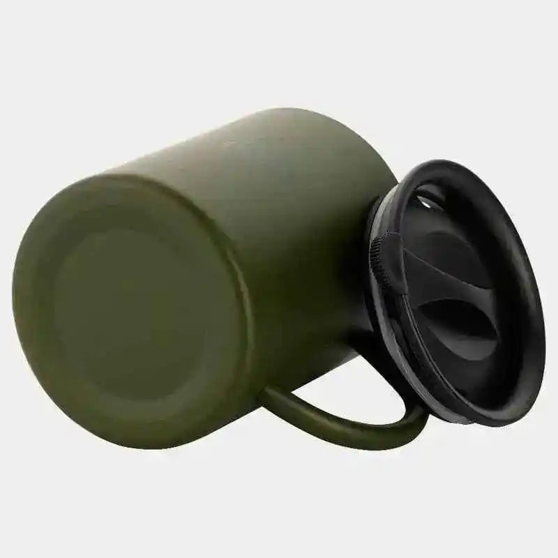 Taza termo M-TAC verde oliva con tapa abierta y boquilla negra